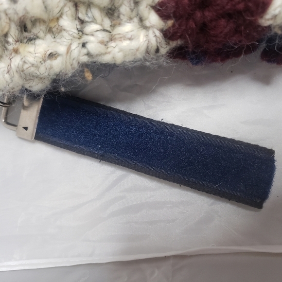 Vintage Crochet Boho Bag Bohemian Thick Yarn Wooden Handles Navy Cream Red EUC - Picture 9 of 10